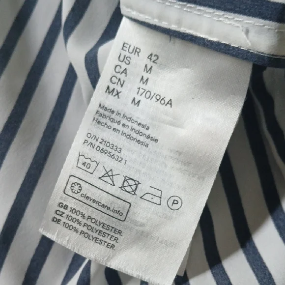 H&M Navy Blue and White Button Down Blouse - Picture 13 of 14